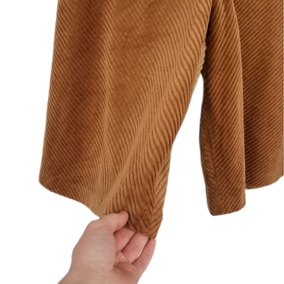 H&M Corduroy High Waisted Wide Leg Flare Shorts - Picture 3 of 10